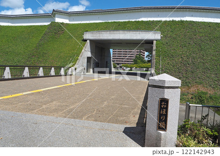 宇都宮城址公園の入口【栃木県宇都宮市】 宇都宮城址公園の入口【栃木県宇都宮市】 122142943