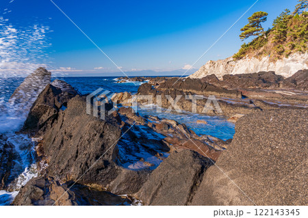 【神奈川県】荒崎海岸の磯　富士山遠望 122143345