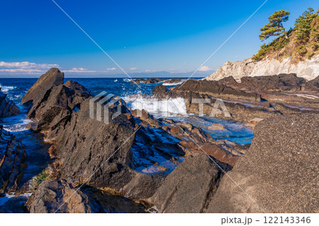 【神奈川県】荒崎海岸の磯　富士山遠望 122143346