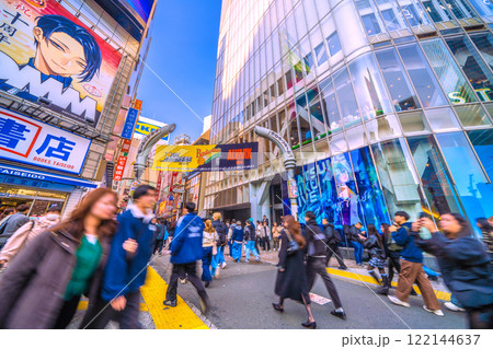 日本の東京都市景観コロ5年感染確認…マ無しの外国人観光客らで賑わう渋谷センター街=令和7年1月20日 日本の東京都市景観コロ5年感染確認…マ無しの外国人観光客らで賑わう渋谷センター街=令和7年1月20日 122144637