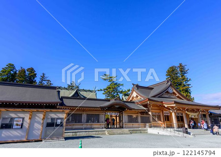 楼門風景　日本三大楼門の阿蘇神社「熊本地震で甚大な被害後八年がかりで復旧完了」(阿蘇市) 122145794