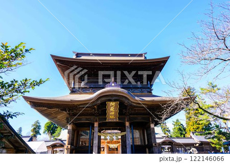 楼門風景　日本三大楼門の阿蘇神社「熊本地震で甚大な被害後八年がかりで復旧完了」(阿蘇市) 122146066