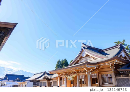 阿蘇山を背景に参拝所 日本三大楼門の阿蘇神社「熊本地震で甚大な被害後八年がかりで復旧完了」(阿蘇市) 阿蘇山を背景に参拝所 日本三大楼門の阿蘇神社「熊本地震で甚大な被害後八年がかりで復旧完了」(阿蘇市) 122146738
