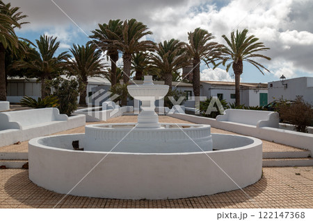 White fountain and benches, Teguise, Lanzarote, Spain White fountain and benches, Teguise, Lanzarote, Spain 122147368