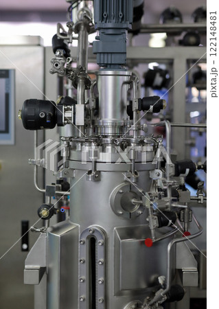 modern automated manufacturing equipment 122148481