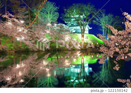 【新潟県】シンメトリーな高田城の満開の夜桜（高田城址公園観桜会） 122150142