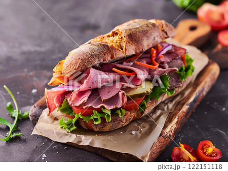 Roast beef fresh sandwich with salad and tomatoes on cafe table suitable for lunch.AI Generative. 122151118