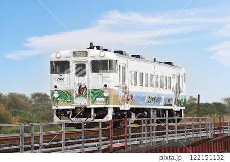 日高本線　浜厚真－勇払　JR北海道　キハ40-1706（苫小牧）　カムイサウルス 122151132