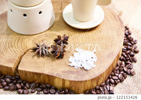 Still life with coffe beans and cloves on wooden 122151426