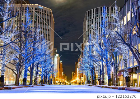 冬の札幌　北3条広場 (アカプラ)のイルミネーション　旧道庁（赤レンガ庁舎）前　 北海道札幌市 122152270