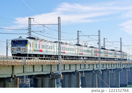 東海道本線　茅ヶ崎－平塚　JR東日本　185系　OM01編成（大宮）　踊り子 122152768