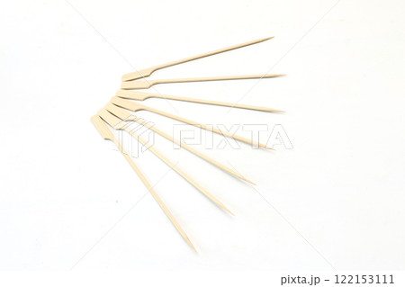 白背景の竹串 122153111