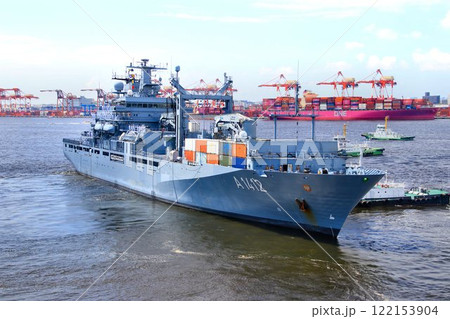 同志国との絆を深めるために来日した… ドイツ海軍・補給艦『フランクフルト・アム・マイン』 122153904