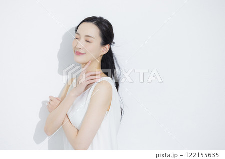 若い女性のポートレート　 122155635
