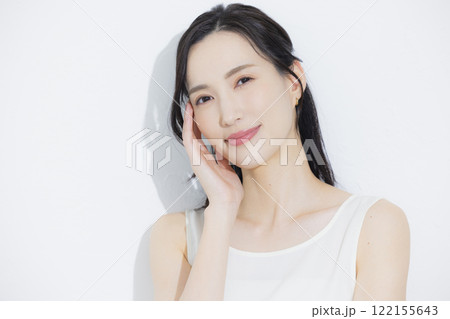 若い女性のポートレート　 122155643