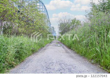 河川敷への砂利道(未舗装路) 河川敷への砂利道(未舗装路) 122157043