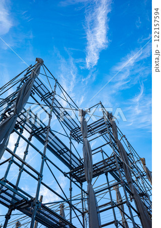 足場が組まれた住宅建設現場　d-1 122157594