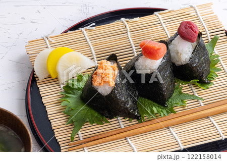 おにぎり　rice ball 122158014