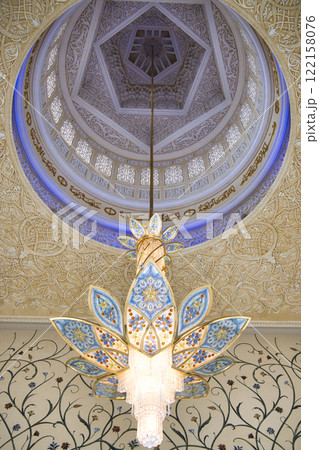 アブダビのシェイク・ザイード・グランドモスクの美しい景観 122158076