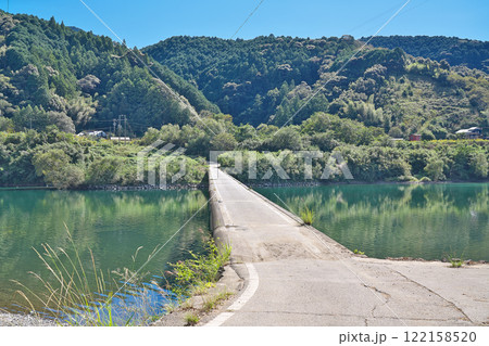 【三里沈下橋 (四万十川)】 高知県四万十市三里 【三里沈下橋 (四万十川)】 高知県四万十市三里 122158520