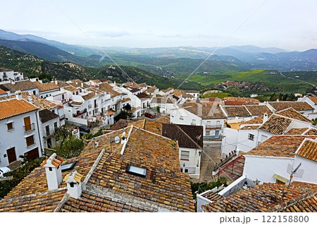 スペイン・アンダルシア地方、サアラ・デ・ラ・シエラ 122158800