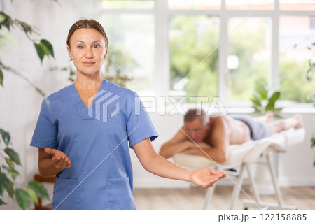 masseuse at massage room 122158885