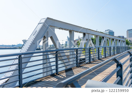 神奈川県横浜市　新港橋梁の風景 122159950
