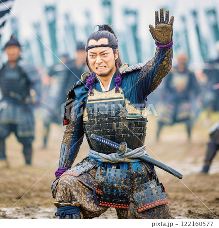 戦いを制止する侍 122160577