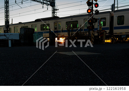 夜明け前の小田急レーザービーム　伊勢原付近 122161958