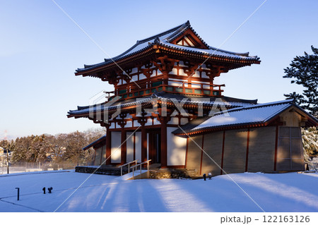 青空と積雪する多賀城南門(多賀城市) 青空と積雪する多賀城南門(多賀城市) 122163126