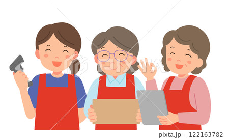 物流センターで働く笑顔の女性達 122163782