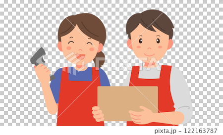 在配送中心工作的微笑的男女 在配送中心工作的微笑的男女 122163787