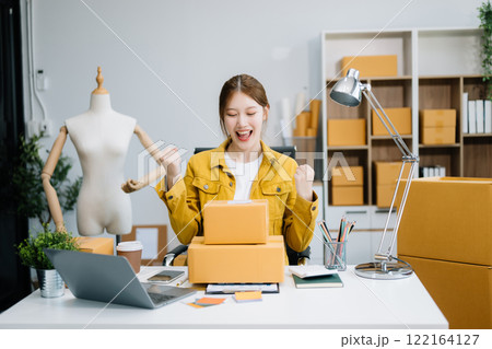 Small business entrepreneur SME freelance woman working at home office, BOX,tablet and laptop online, marketing, packaging 122164127