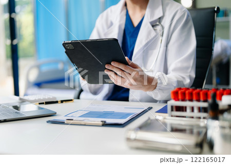 Medicine doctor hand working with modern digital tablet computer interface 122165017