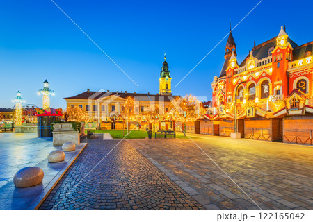 Oradea, Romania. Beautiful Christmas Market in Eastern Europe 122165042