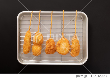 串カツ盛り合わせ（なす肉詰め　蓮根　じゃがいも　うずら卵　豚もも） 122165845