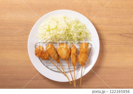 串カツ盛り合わせ（なす肉詰め　蓮根　じゃがいも　うずら卵　豚もも） 122165856