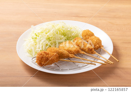 串カツ盛り合わせ(なす肉詰め 蓮根 じゃがいも うずら卵 豚もも) 串カツ盛り合わせ(なす肉詰め 蓮根 じゃがいも うずら卵 豚もも) 122165857