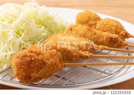 串カツ盛り合わせ(なす肉詰め 蓮根 じゃがいも うずら卵 豚もも) 串カツ盛り合わせ(なす肉詰め 蓮根 じゃがいも うずら卵 豚もも) 122165859