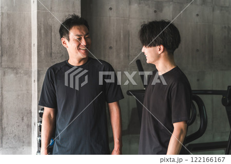 スポーツジム, 筋トレ, 男性, トレーナー, スポーツトレーナー, パーソナルトレーナー, ワーク 122166167
