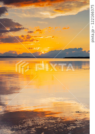 サロマ湖の夕日 122166375