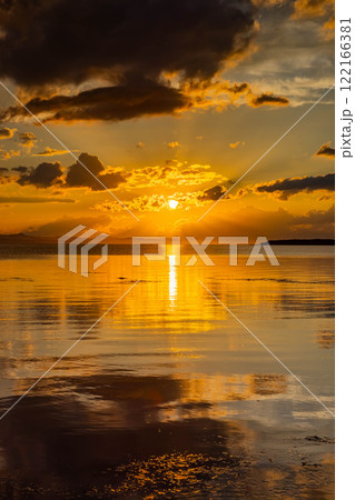 サロマ湖の夕日 122166381