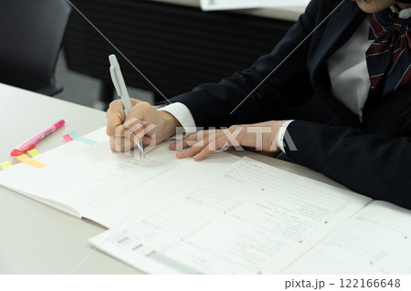 学習塾の高校生 122166648