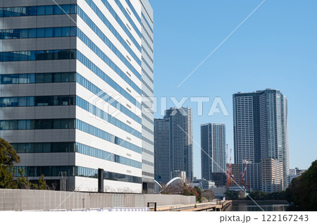 汐留から勝どき方面を見た高層ビルの風景 汐留から勝どき方面を見た高層ビルの風景 122167243