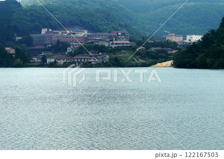 長崎県雲仙市 おしどりの池の遊歩道の景色 長崎県雲仙市 おしどりの池の遊歩道の景色 122167503