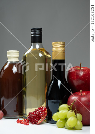 Different types of vinegar. Pomegranate, apple and balsamic vinegars in bottles Different types of vinegar. Pomegranate, apple and balsamic vinegars in bottles 122168251