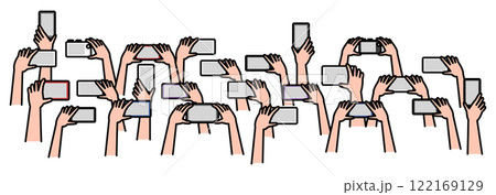 スマホやカメラを掲げる集団の手 122169129