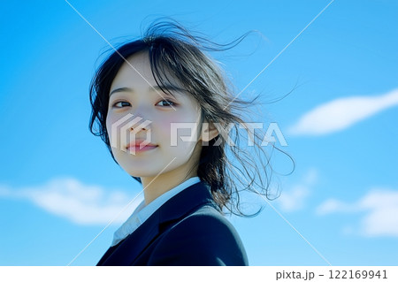 スーツを着た笑顔の美人女性「AI生成画像」 スーツを着た笑顔の美人女性「AI生成画像」 122169941