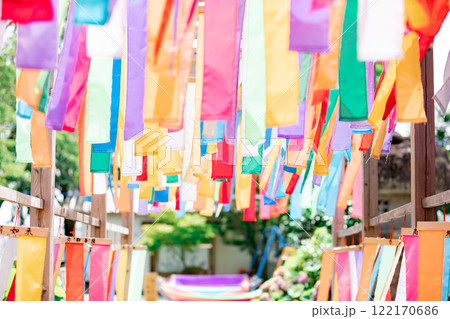 香勝寺（ききょう寺）のカラフルな如来旗 122170686