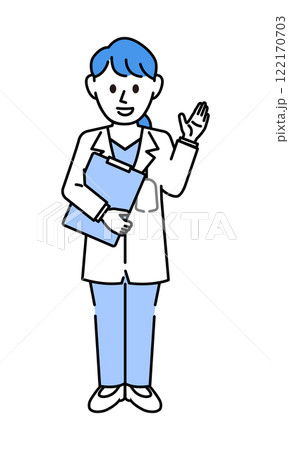 白衣を着た説明する女医 122170703
